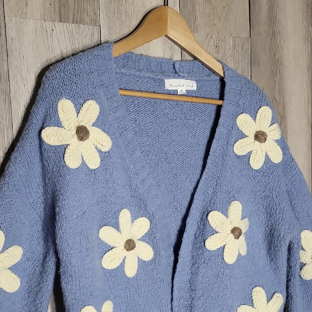 Threaded‎ Leaf Womens Medium Knit Cardigan Crocheted Flower Oversized Cropped
